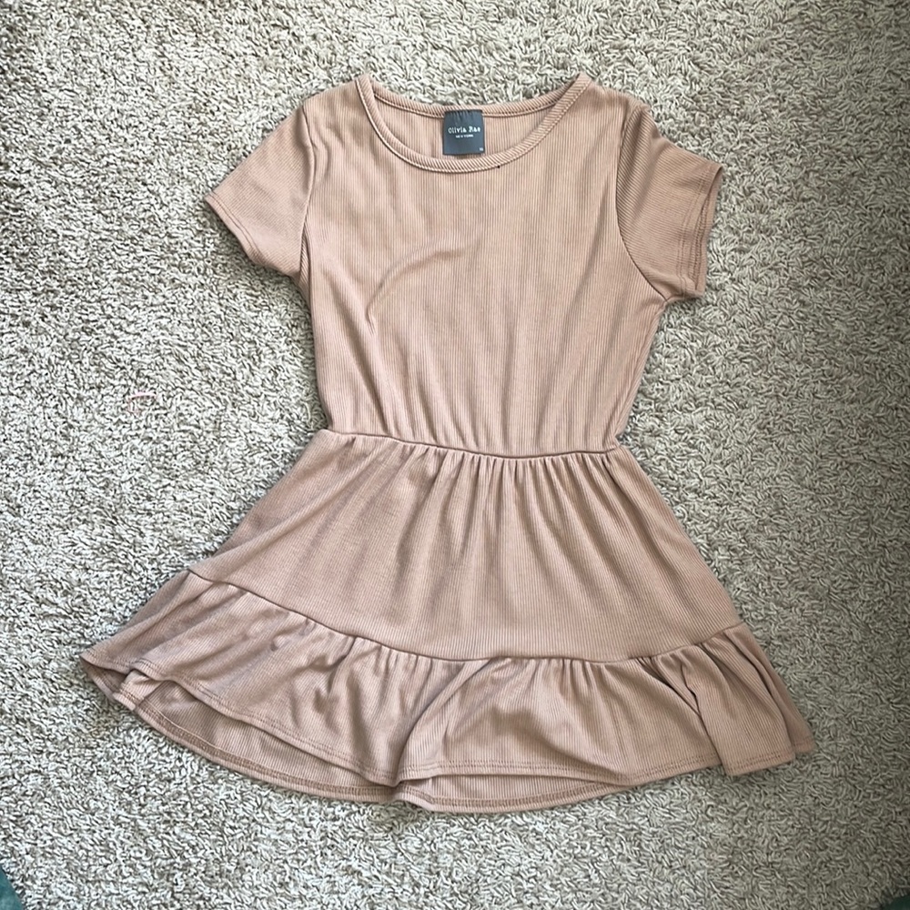 Olivia Rae XS tan peplum top